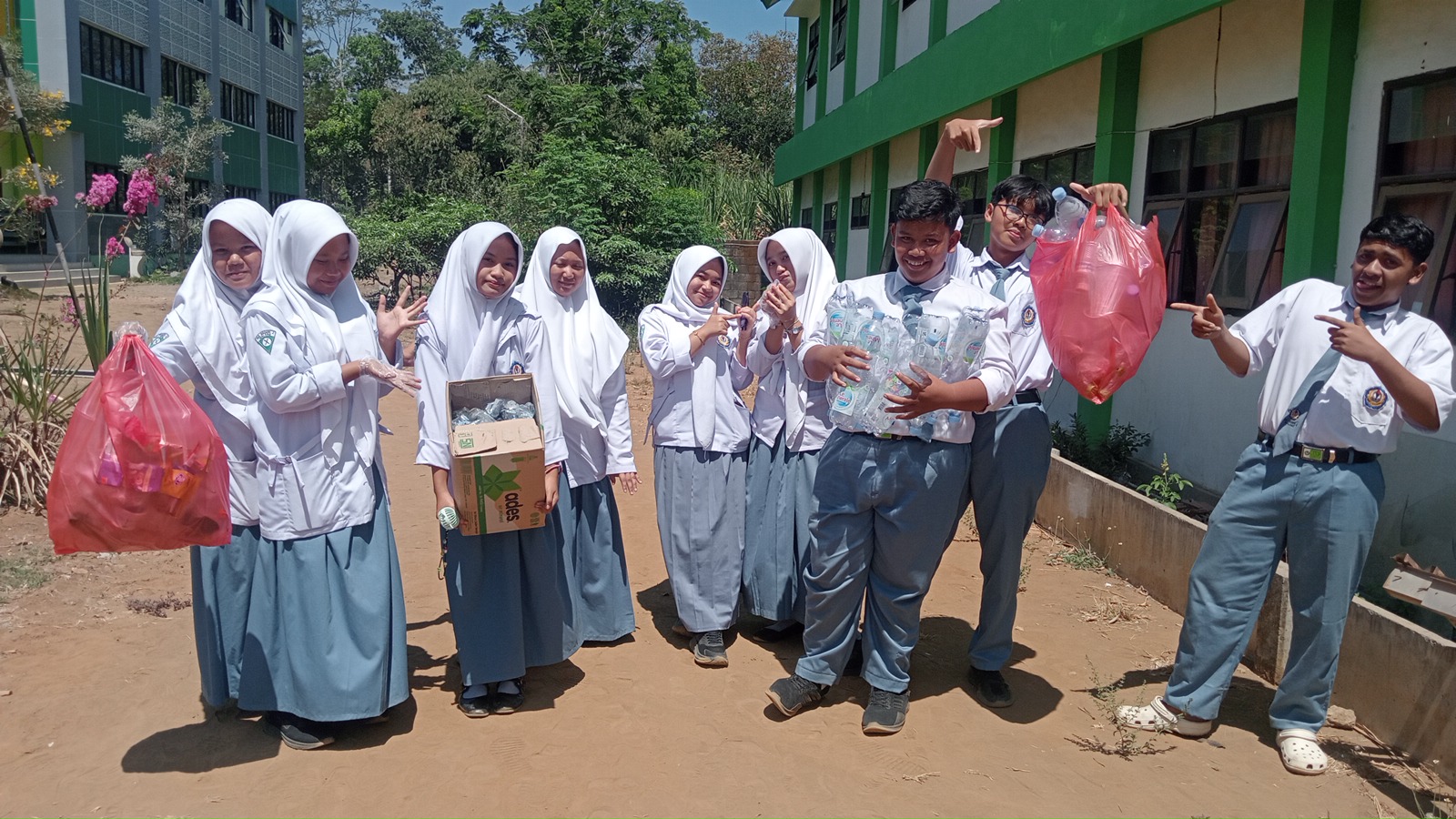 Sinergi Lintas Kelas dan Mata Pelajaran: MAN 2 Malang Awali Proyek Kokurikuler "Dari Sampah Jadi Berkah"