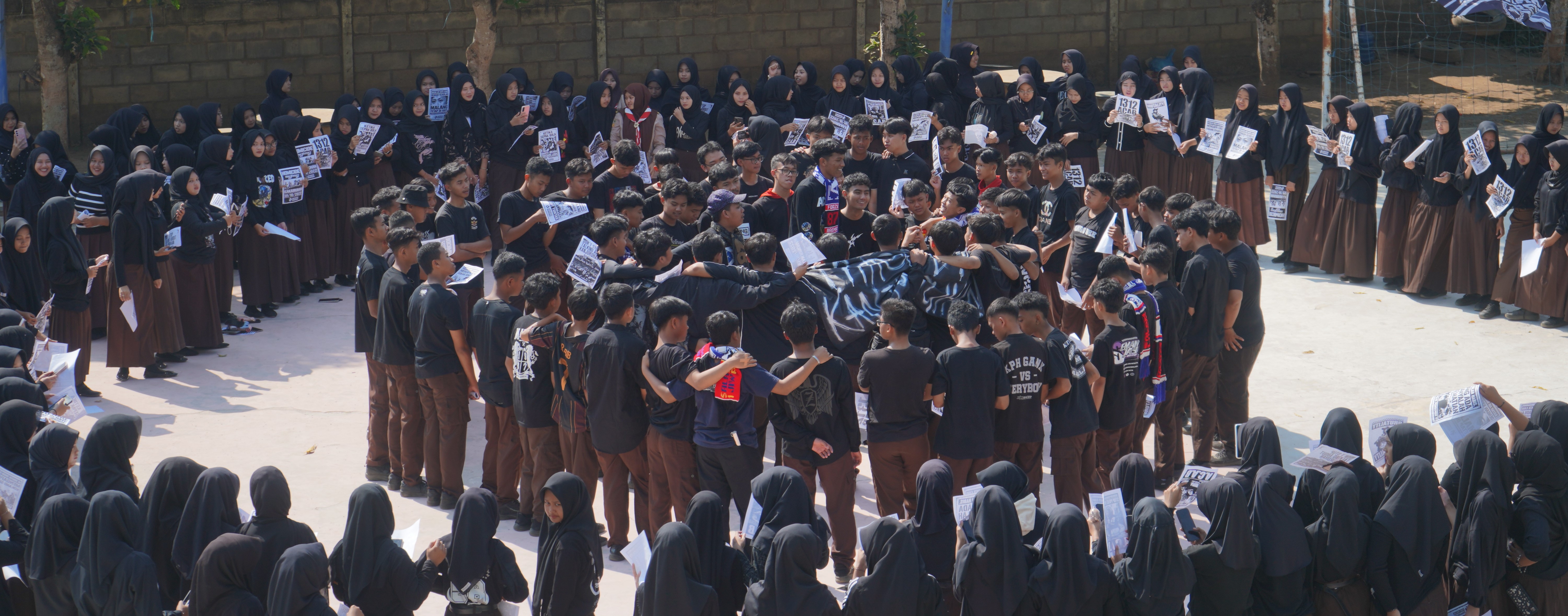 Refleksi Duka Kanjuruhan: Saat MAN 2 Malang Menundukkan Kepala dan Merawat Ingatan