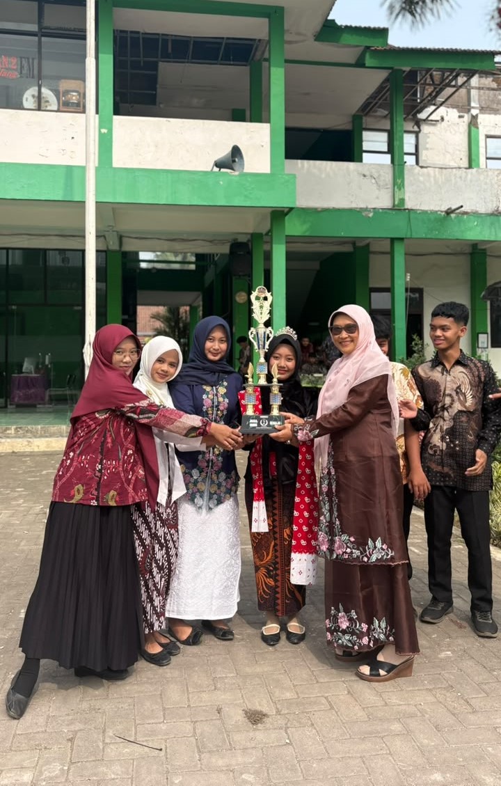 Semarak Peringatan Hari Sumpah Pemuda di MAN 2 Malang: Kenakan Busana Adat dan Batik, Kepala Madrasah Tekankan Pentingnya Belajar Tanpa Batas